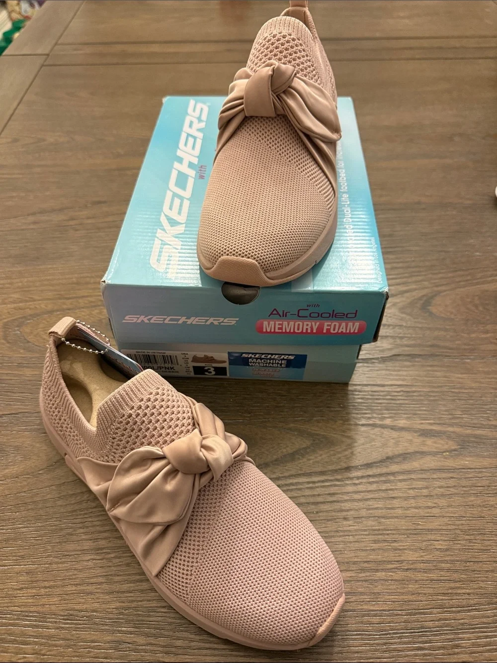 Skechers Girls Satin Bow 'Debbie' Slip-On in Light Pink Size 3 NIB